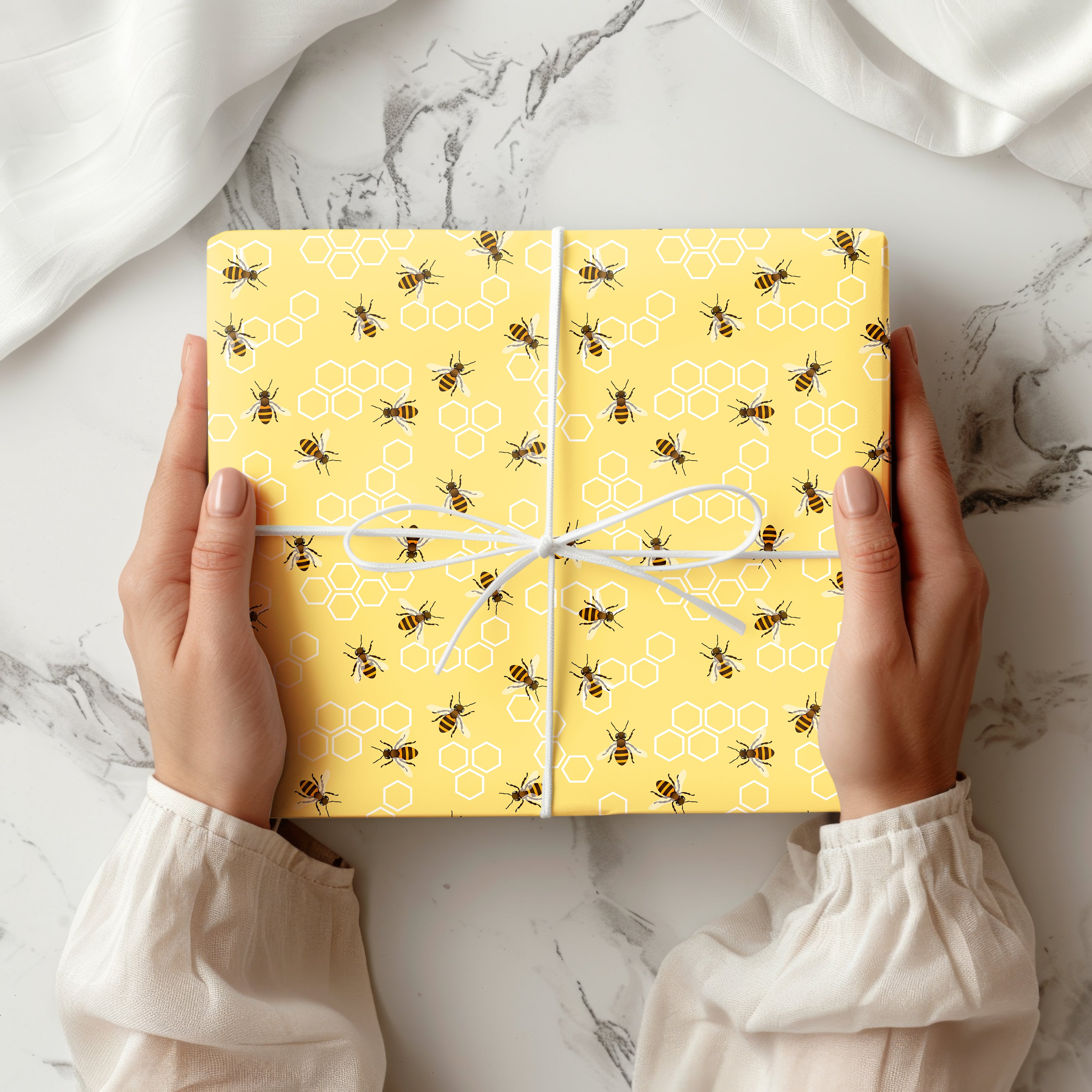 Honey Bee and Honeycomb Wrapping Paper Sheet – Cute Nature Pattern Gift Wrap for Birthdays and Spring Occasions, Yellow